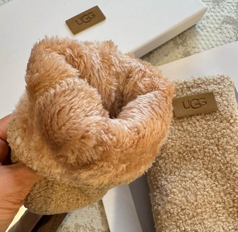Guantes UGG Beige de lana